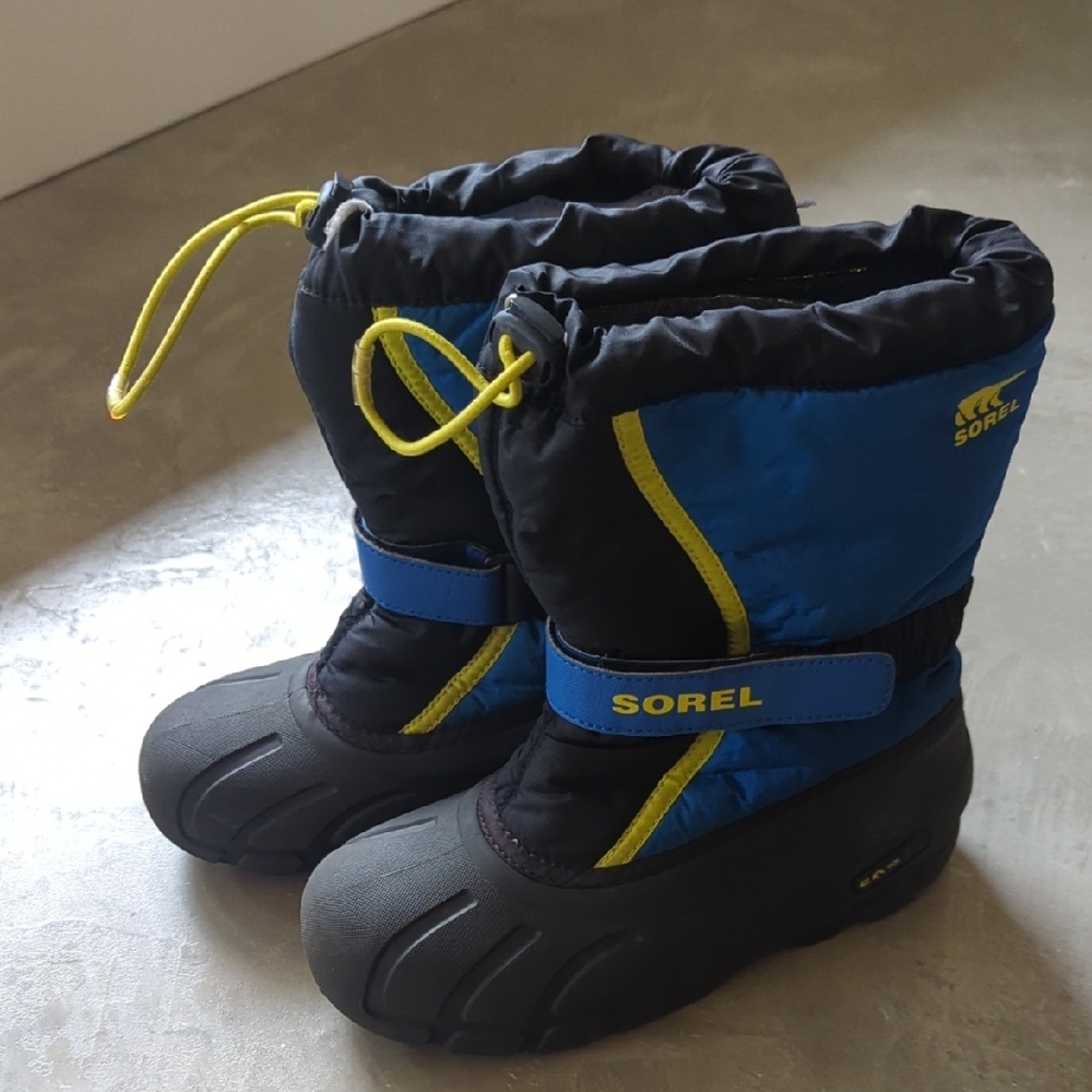 Sorel Kids Boots in Black and Blue